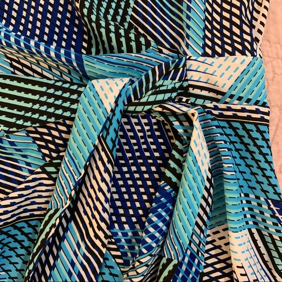 NY & Co | Blue Geometric Print Side-tie Blouse - Picture 2 of 4